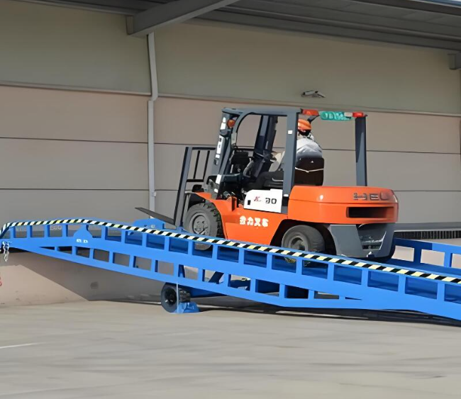 庐江移动式卸货平台（叉车用）